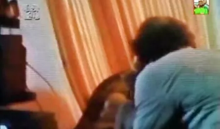 Sexy fontanero, una chica solo en la videos eroticos y romanticos cocina
