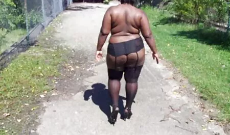 Lil chica porno romantico y suave con mamada