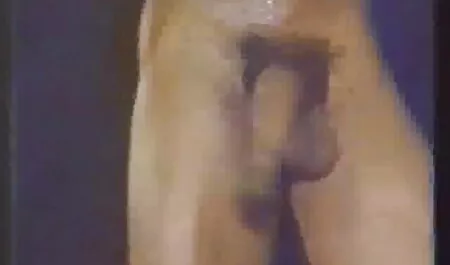 Esclavo, hermosa rubia, con la figura porno romantico español perfecta