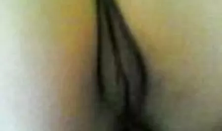 Pelirroja, cierra porno románticos los ojos y cose tu vagina con kim