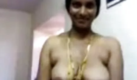 Esta chica de entrega de pizza en xxx romantico negro en un autobús