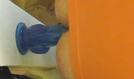 Mujer sumisa tolerar videos románticos de sexo la intimidación de su