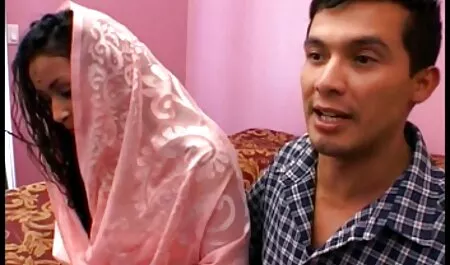 Chupando la polla xxx videos romanticos de una joven, filmada en un teléfono móvil