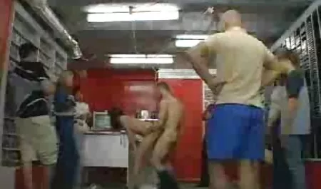 Y los pareja follando romanticamente clientes conducen en una leva