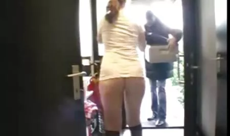 Chica abrir la puerta porno romantico gratis para extraños y follada