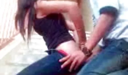 Polla de goma roja en el porno casero romantico coño de un lujurioso