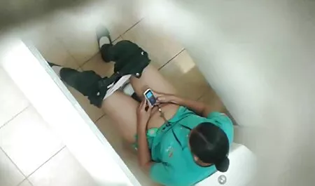 Hermoso sexo porno suave romantico en el sofá-pareja negra