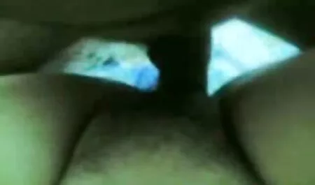 Cuello, acariciando videos eroticos romanticos los genitales del hombre