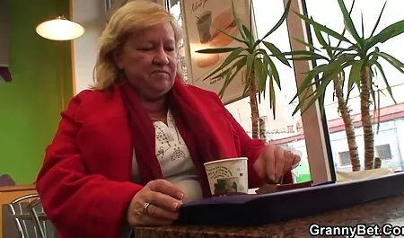 Madre e hijo usan abrigos porno romantico hd y masturbación