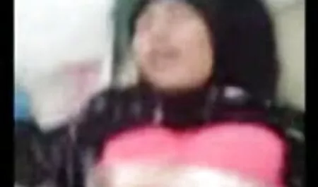 Krala videos románticos de sexo niños felices con la mano derecha en el coche
