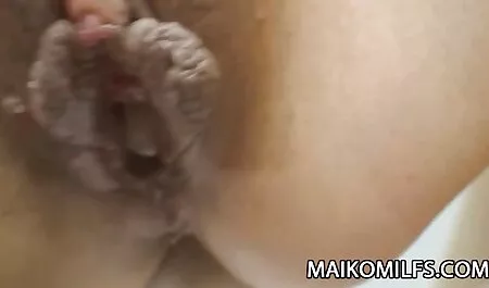 Jenna Lamiendo a sus amigos y una deliciosa crema en sexo suave y romantico su cara