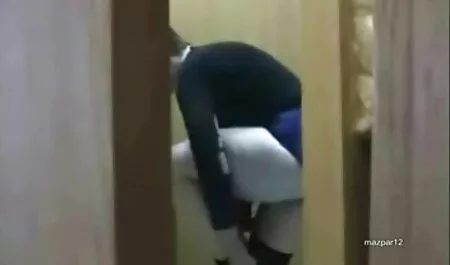 Las chicas van videos romanticos xxx al comienzo a los mormones y se sientan en un juguete sexual, varios