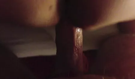 Dos culo grande xxx romantico en lencería fumando en cama